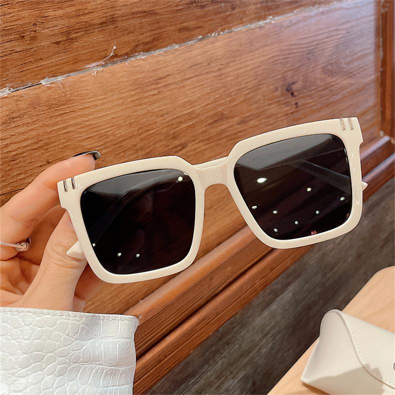 米白框黑片 (2).jpg