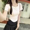 Camiseta de Manga Corta con Cuello en U Irregular para Mujer, Estilo Veraniego 'Pure Desire', Mezcla de Algodón, Pinzas de Cangrejo de Cinco Paneles, Chica Dulce Picante Sexy, Top Corto