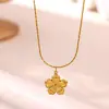 Colar Transfronteiriço de Aço Titânio Banhado a Ouro 18K com Flor e Borboleta, Design Simples Esmaltado, Corrente de Clavícula Fresca e Fofa, Não Desbota, Atacado