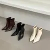 Botas Femininas de Couro Macio Estilo Coreano First Encounter Season, Afuniladas, Bico Fino, Salto Agulha, Botas Curtas de Salto Alto com Zíper nas Costas e Forro de Lã para Efeito Afunilador