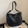 Bolso Tejido Hueco de Gran Capacidad para Mujer 2026 Nuevo Estilo Coreano Transfronterizo Bolso Simple para Debajo del Brazo Bolso Tote Casual para Viajar