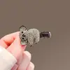 Nuevo Broche Pin Sencillo de Zirconia Negra tipo Pistola con Dibujo de Mapache Accesorios de Moda de Corea del Sur Pinza de Pato para Mujer
