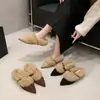 Zapatos de Felpa con Punta Aguda Estilo Retro Coreano Temperamento para Mujer 2026 Estilo Otoño Abuela Felpa Cálida Versátiles para Persona Perezosa Algodón Medias Zapatillas