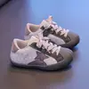 Outono 2026 Novos Sapatos Infantis Meninos Solado Macio Confortáveis Esportivos Casuais Estilo Coreano Modernos Versáteis Meninas Sapatos de Treino Alemães