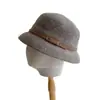 Elegante gorro de punto estilo francés para mujer, gorro cálido tipo pantalla para otoño e invierno con hebilla de cinturón, sombrero tipo cubo para uso diario al aire libre, moderno