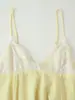 Al por mayor 2026 Primavera Nuevo Estilo Europeo y Americano Vestido Corto de Tirantes con Parches de Encaje Amarillo para Mujer 7203