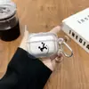 Funda protectora con diseño de dibujos animados de fútbol y decoración colgante, compatible con auriculares AirPods de segunda generación, inalámbricos, Apple Bluetooth universales.