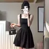 Vestido de Alça Pequeno Preto Super Fada Estilo Hepburn Verão 2024 Cintura Novo Estilo Saia Pequena Elegante