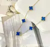 Collar de trébol de cuatro hojas y cinco flores, acero de titanio, chapado en oro de 18 quilates, superventas en transmisiones en vivo, moderno y versátil para mujer, cadena de clavícula de estilo coreano simple, venta al por mayor
