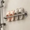 Zapatero para uso doméstico, ahorra espacio, diseño simple, hecho de aluminio espacial, negro, estante para pantuflas de baño montado en la pared sin taladro, estante de almacenamiento de zapatos