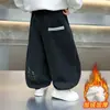 Calça de Veludo Peça Única Infantil Outono e Inverno 2026 Novas Calças Jogger Estilosas Casuais Calças de Moletom Quentes Espessadas para Crianças