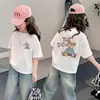 Camiseta Manga Curta Infantil Feminina com Estampa de Desenho Animado com Letras, Novo Estilo de Verão, Blusa Soltinha Estilosa 100% Algodão para Crianças e Meninas