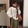Moletom redondo com estampa de letras coloridas estilo coreano para mulheres, novo modelo outono e inverno 2025, top petite de alta qualidade, moderno