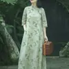 Vestido Qipao Melhorado Versão Retro Chinesa de Algodão e Linho para Mulheres com Gola Alta e Vestido Longo Artístico de Ráfia - Primavera de 2026