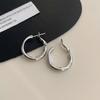 Pendientes lisos de metal de alta calidad para mujer, ligeros, de lujo, de nicho, minimalistas, de moda, con todo tipo de combinaciones, estilo frío, al por mayor