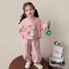 Conjunto de Moletom Doce Estilo Coreano Desenho Animado para Meninas Primavera/Outono 2026 Conjunto de Duas Peças Calça de Moletom Solta Estilosa Infantil Criança