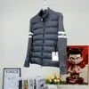 Chaqueta de plumón de punto patchwork Moncler con diseño de manga a rayas y bolsillo corto con cremallera Ropa de abrigo para commuting Otoño Invierno