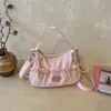 A bolsa plissada popular deste ano para mulheres 2026 novo estilo bolsa transversal feminina e versátil bolsa de mão de ombro único