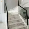 Canal de acero al carbono en forma de U empotrado canal de acero borde de vidrio cubierto pista de vidrio sin marco ranura de valla ranura de barandilla escaleras de edificio rojas