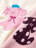Ropa Infantil Tongbei ofrece suéteres infantiles hechos a medida de lana de oveja con diseños redondos de dibujos animados, con la opción de cambiar el logo, disponibles en pequeñas cantidades para niños y niñas