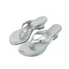 Primeiro Encontro Temporada Vermelha Sandálias chinelo estilo francês com sola macia para mulheres com fivela, bico redondo, versáteis para uso externo, sandálias de salto plataforma espinha de peixe