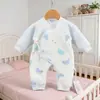 Macacão de Recém-Nascido de Outono e Inverno, Roupa Quente de Borboleta de Três Camadas para Bebê de Outono, Macacão de Bebê Sem Costura com Bordado de Desenho Animado