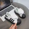 Zapatos para Niños Puntera de Concha Tenis Escolares Nuevo Estilo Primavera y Otoño 2026 Zapatos Casuales para Niños Tenis de Moda para Niñas Suela Suave