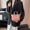 Bolsa de Tote Tejida Color de Celebridad de Internet de Principios de Verano Bolso de Mano de Retazos a Cuadros Bolso Cruzado Tejido Versátil Bolso de Cesta