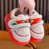 Pantuflas familiares con estampado floral estilo noreste, incluyendo zapatos de algodón para hombre y mujer, y pantuflas gruesas, afelpadas y cálidas para niños, disponibles para venta al por mayor