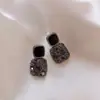 Pendientes de plata con luz de aguja, de lujo, de circonita negra de alta gama, con un toque de amor, pendientes geométricos de temperamento nicho, con un diseño único y sentido del humor.