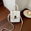 Bolso de mano retro de moda nuevo para principios de otoño de 2026, bolso de hombro versátil, bolso cruzado, bolso de mujer de alta gama al por mayor