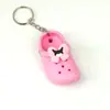 Llavero de Zapatos de Cueva Caliente Transfronterizos Mini Dibujo Animado Zapatitos Pequeños Llavero de Coche Colgante para Pareja Regalos Venta al por Mayor
