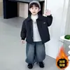 Jaqueta Acolchoada Estilosa para Menino Outono/Inverno 2026 Novas Roupas de Inverno Elegantes para Bebê Casaco Leve de Algodão Roupas Quentes de Algodão para Crianças
