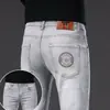 Calça Jeans Bordada Cinza Fumaça de Alta Qualidade Italiana para Homens, Nova Moda Outono 2026 Marca Slim-Fit Casual