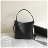 Bolso de cubo tejido de nicho transfronterizo para mujer, nuevo bolso de hombro simple de moda para el verano de 2026 con un toque de alta gama, bolso cruzado