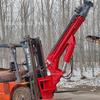 A empilhadeira está equipada com um braço de elevação. A empilhadeira de 5 toneladas está equipada com um braço de elevação. A empilhadeira hidráulica completa pode levantar o guindaste dianteiro do braço de voo da empilhadeira
