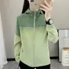 Ropa de protección solar 2025 nuevo modelo de verano para mujer, protección UV UPF50+, chaqueta impermeable con capucha para el sol, abrigo de seda helada de secado rápido