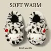 Chinelos de algodão fofos com estampa de leopardo para mulheres, adequados para uso interno e externo no outono e inverno, com sola antiderrapante, forro quente e design de desenho animado. Disponível para atacado