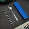 Juego portátil de vajilla de acero inoxidable palillos cuchara Tenedor juego de tres piezas vajilla para estudiantes regalo de actividad impresión de LOGOTIPO