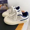 2024 Nova Primavera Sola Grossa All-match Moda Sapatos Brancos Femininos Retro Couro Aumento de Altura Sapatos de Camada Única Tênis Esportivos Casuais