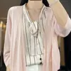 Cardigan Curto Tricotado Casual Solto de Manga Três Quartos, Cor Sólida Fina, Gola V Sem Botões, Peça de Roupa para Ambientes com Ar Condicionado, Primavera/Verão 2026