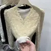 Diseño cuello en V forro polar engrosado encaje cepillado camiseta interior ropa para mujer 2023 otoño e invierno Nuevo estilo occidental top interior