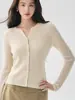 Elegante y ceñido cárdigan de punto 100% cachemira para mujer, con un suéter de cuello en V de canalé con hilo dorado y plateado, perfecto para llevar solo o como capa interior