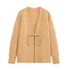Atacado de roupas femininas transfronteiriças 2026 nova temporada outono e inverno estilo europeu e americano jaqueta cardigan longo de tricô decorado com rebites para mulheres