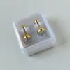 Aretes Mini Gota de Aceite Dorados de Acero de Titanio en Caja Aretes Sencillos de Tornillo Cuatro Hojas Pendientes de Marca Grande