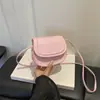 Comércio exterior estilo coreano artístico em relevo feminino 2026 moda simples casual para o dia a dia bolsa pequena quadrada transversal de ombro