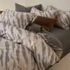 Otoño e Invierno Nuevo Juego de Cama de Algodón Cepillado 60s de Cuatro Piezas Algodón Puro Todo Algodón Engrosado Cálido Estampado Funda de Edredón Suave Suministros