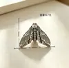 Colgante de Polilla Calavera Retro Plata Vieja Calavera de la Muerte Envejecida Estilo Oscuro Gótico Accesorios Decorativos para Ropa
