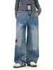 Jeans divertidos bordados estilo americano para hombres y mujeres, pantalones largos de otoño de moda callejera ligeramente acampanados con un diseño elegante y perneras anchas
