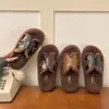 Pantuflas de felpa para mujer, forradas de forro polar para mayor calidez, borrego sintético, suela suave, adecuadas para usar en interiores y exteriores, nuevo estilo primavera y otoño 2026, zapatos tipo perezoso de meter